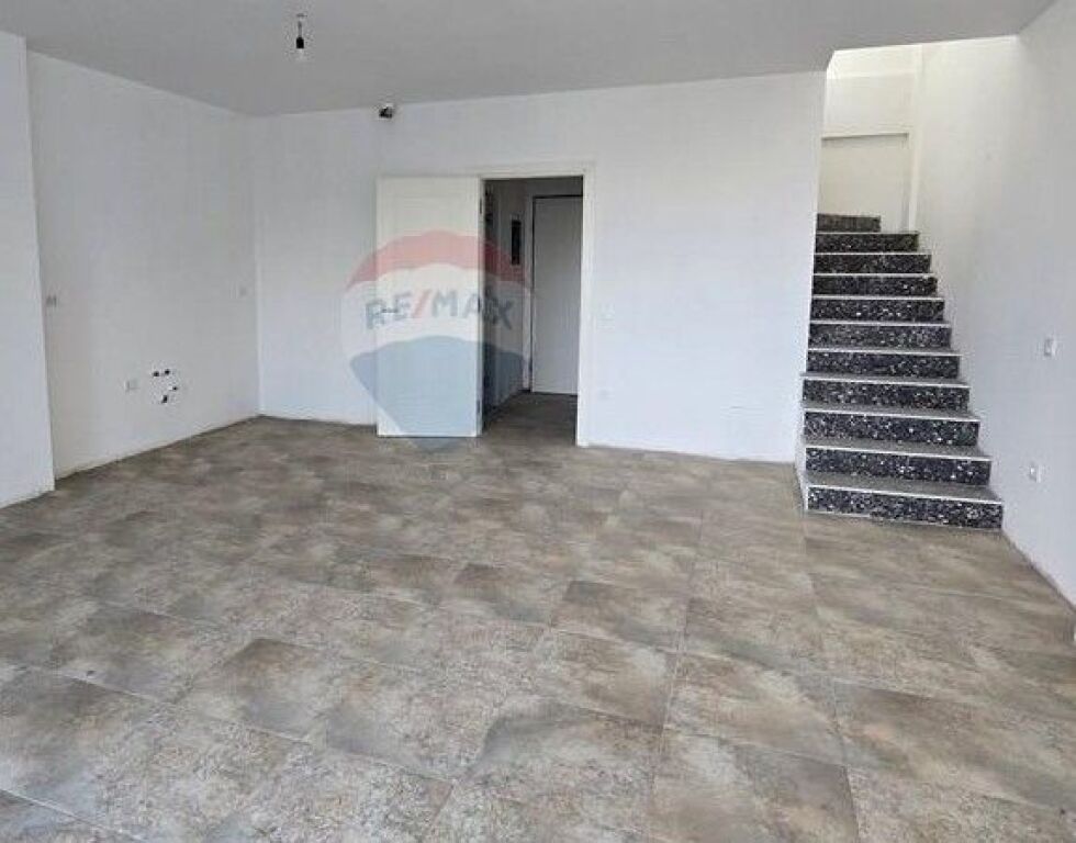 Duplex për shitje, pranë Kopshtit Botanik. ID: 530201003-716