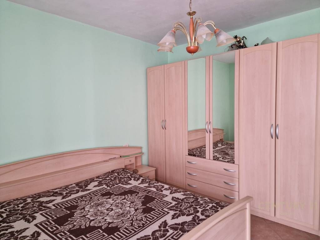 Shitet apartament 2+1 në Yzberisht‼️