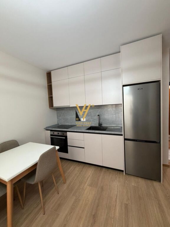 JEPET APARTAMENT 1+1+BLK ME QERA TE KOPSHTI ZOOLOGJIK 75.000 LEKE