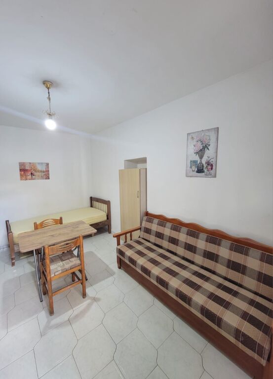 Qera | Garsoniere | Shkolla 9-vjeçare \”Xhezmi Delli\” | 280 €/muaj