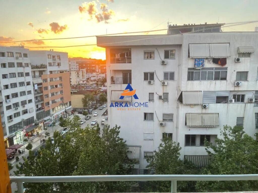 JEPET ME QIRA APARTAMENT 2+1+BALLKON "ASTIR, PRANË RESTORANT KLEDI" 50.000 LEKE