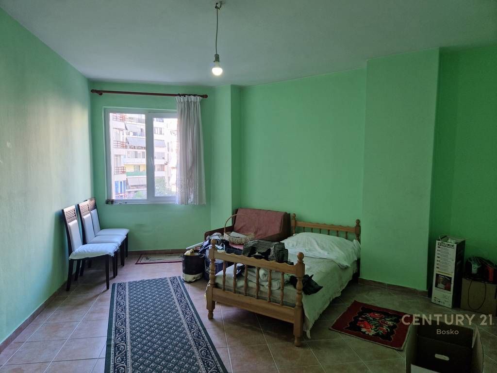 Shitet apartament 2+1 në Yzberisht‼️