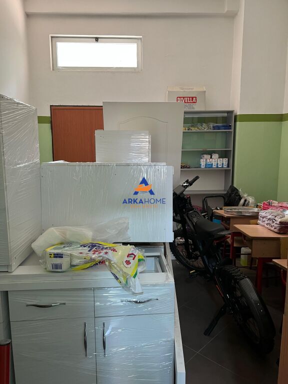 BUSINESS PREMISES FOR RENT 160M2 "RRUGA RIZA CEROVA, NEAR SCHOOL 4 DESHMORET" 120,000 LEKE