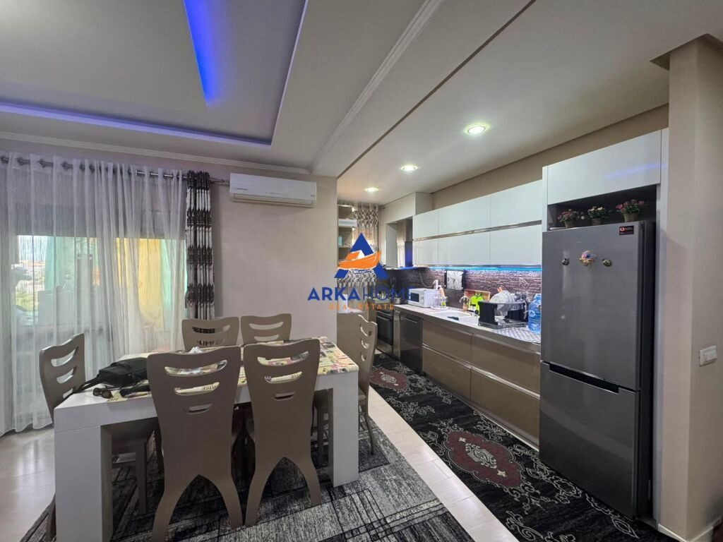 VENDESI APPARTAMENTO 3+1+BALCONE "YZBERISHT" 250.000 EURO