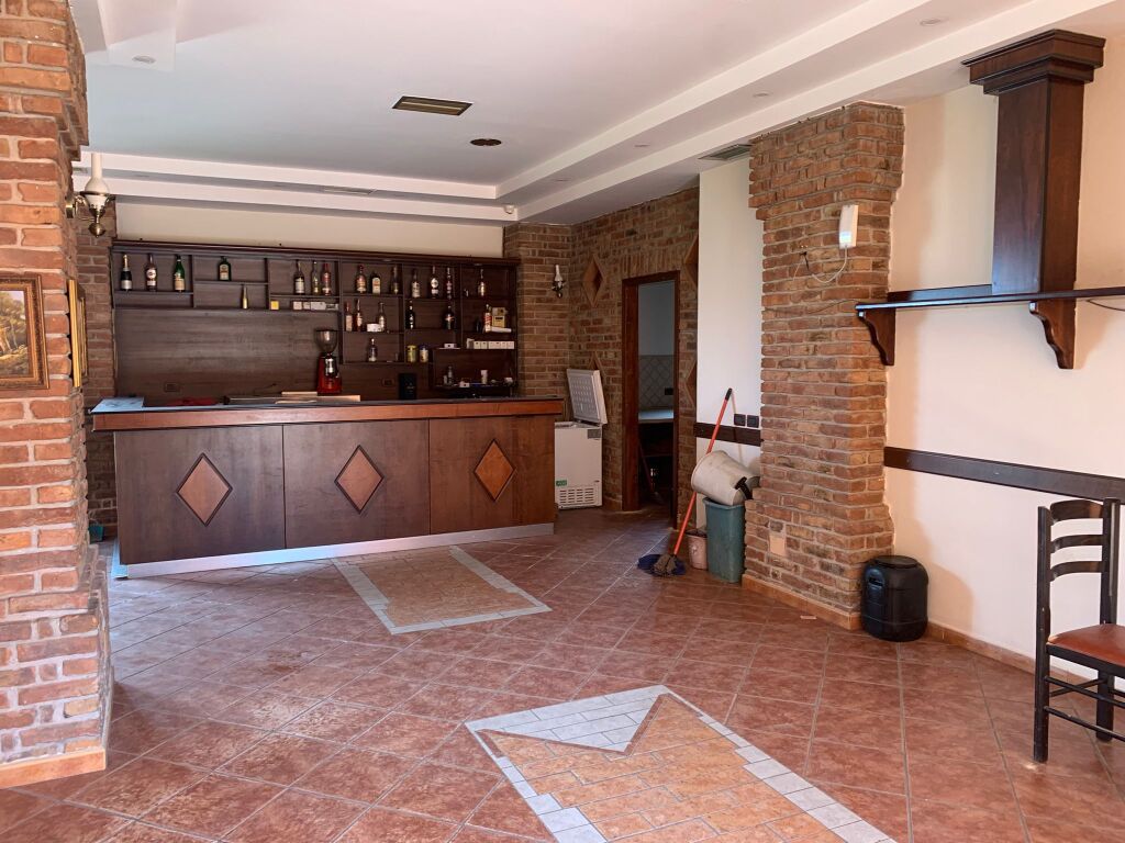 Business premises 3km away from the airport