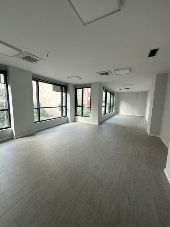 🏢 Spazio Commerciale Premium in Affitto – Via Hoxha Tahsim, Tirana