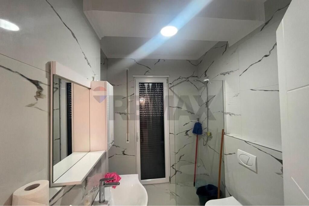 Jepet me qira apartament 2+1+ parkim Astir