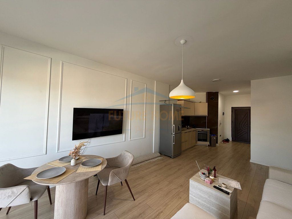 Shitet , Apartament 1+1 , Kthesa e Kamzes , Tirane