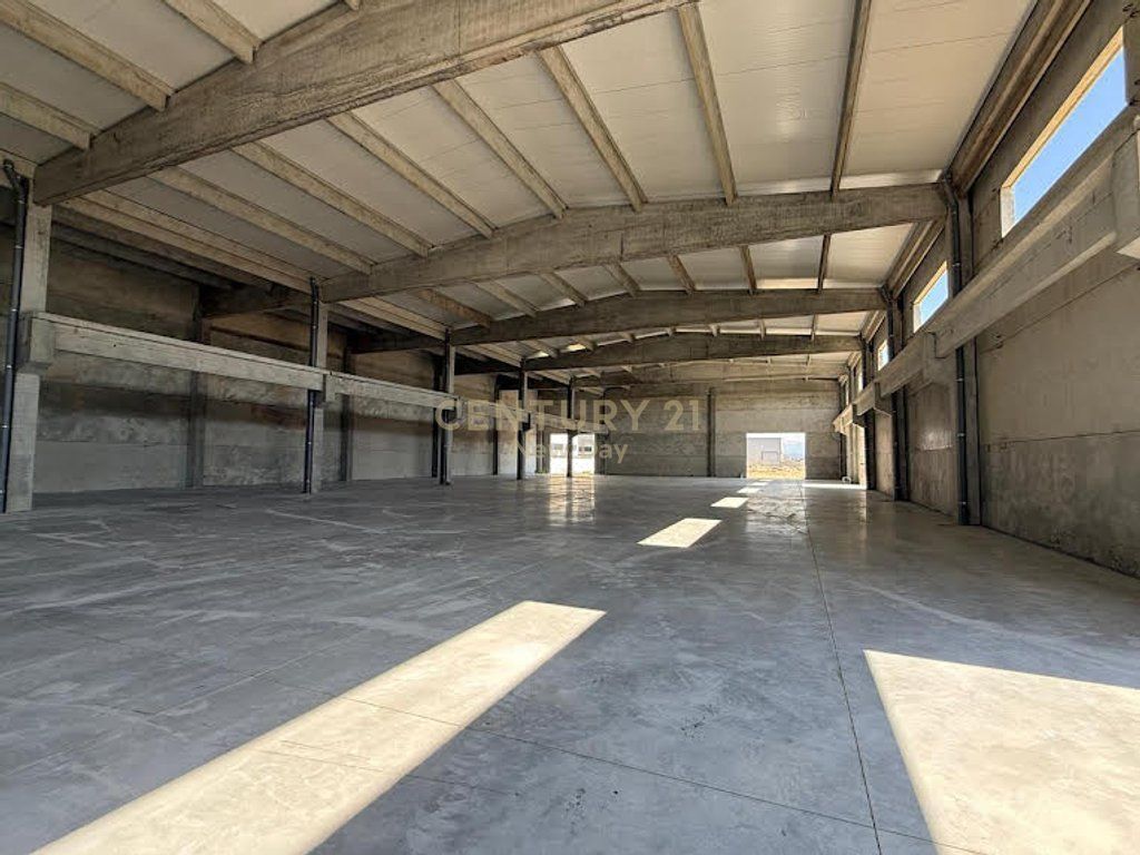 WAREHOUSE  LAND FOR SALE. OPPORTUNITY