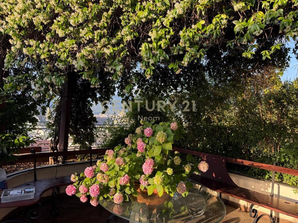 Appartamento 3+1+3 Attico con Vista Panoramica in Vendita da Tirana
