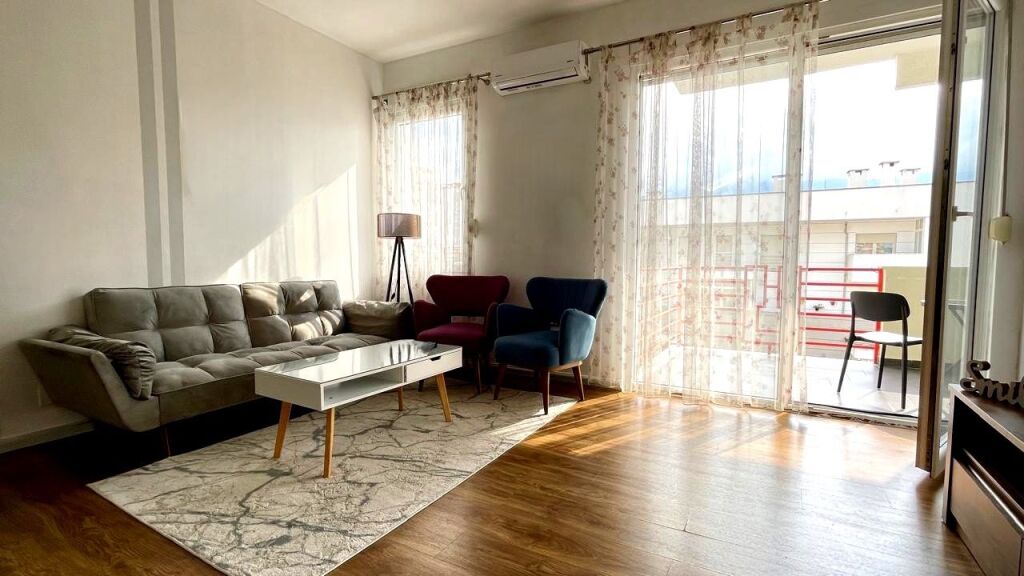 🏡 Apartament 1+1 me qira – Pazari i Ri