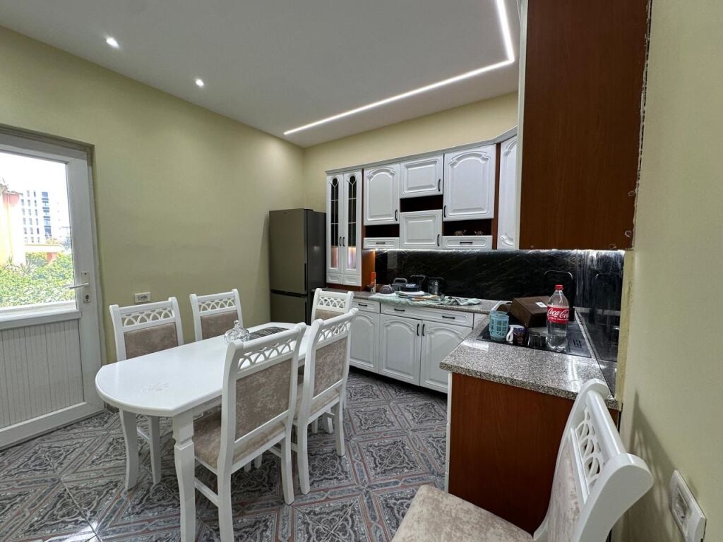 Qera | Vilë 3 + 1 | Laprakë | 1000 €/muaj