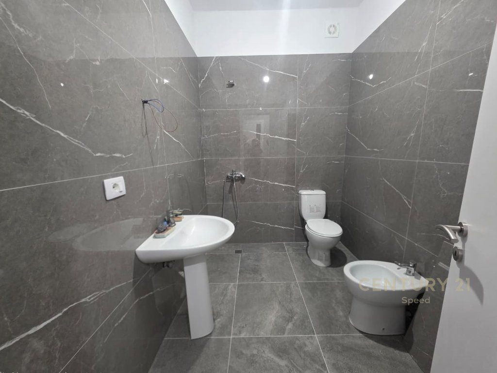 APARTAMENT 2+1 ME QIRA – SHKOLLA E BASHKUAR