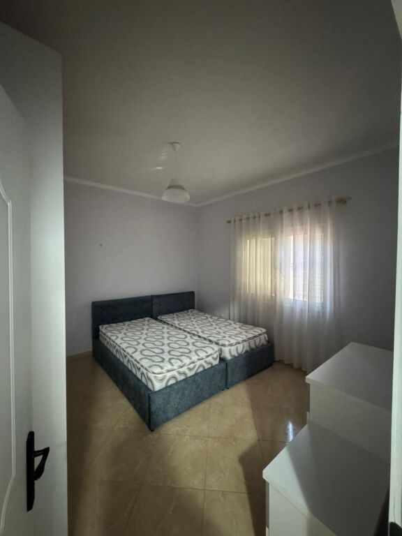 🏢Porcelan,Rruga Kokonozeve jepet me qera apartament 1+1,i mobiluar 40,000Leke