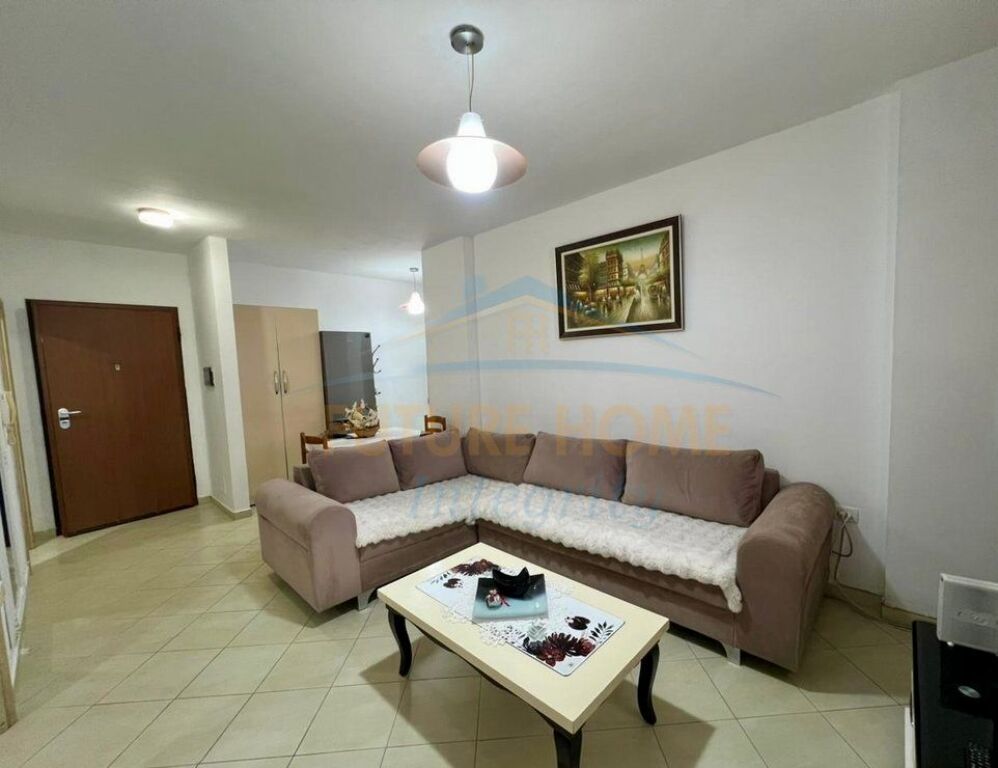 Affitto, Appartamento 1+1, Ex Mercato Elettrico, Tirana.