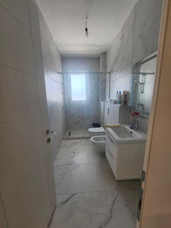 Apartament 1+1 për qera tek UET,Kati 6, 600 euro