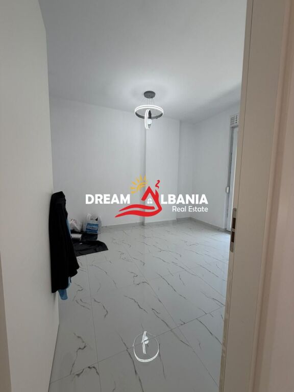 Jepet me Qera Apartament 1+1 pranë Policisë Bashkiake-Tirane (42111592)