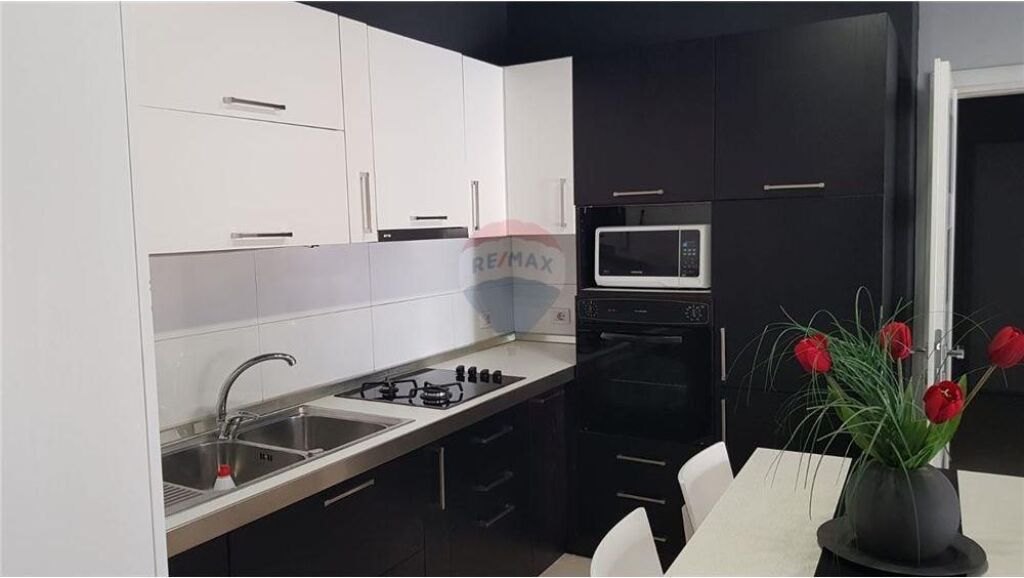 Apartament 2+1+2 me verande te Liqeni i Thate!