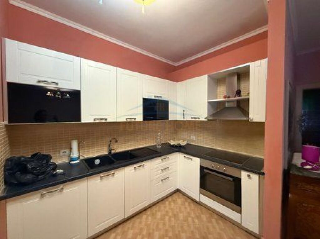 Shitet, Apartament 2+1+2, Shkozë