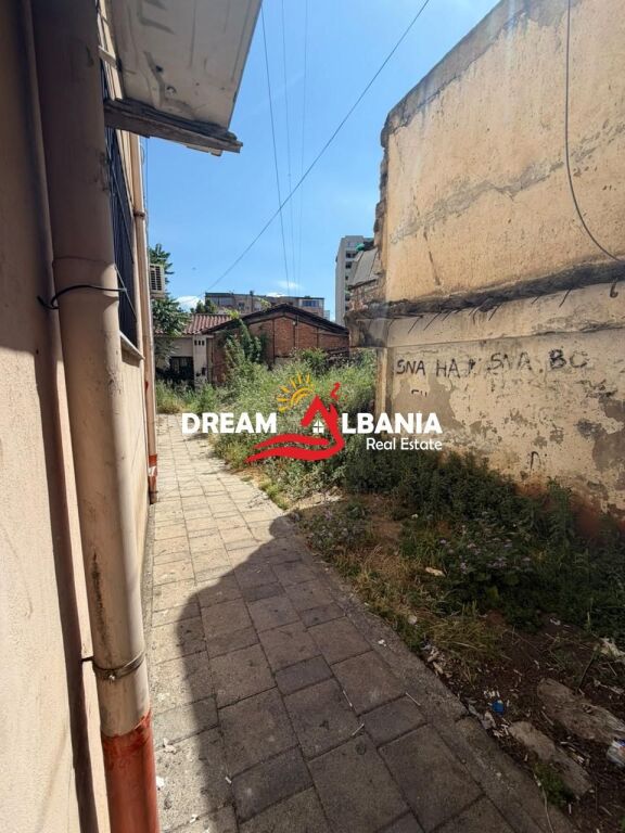 Office for Rent on Fortuzi Street – Tirana (42611550)