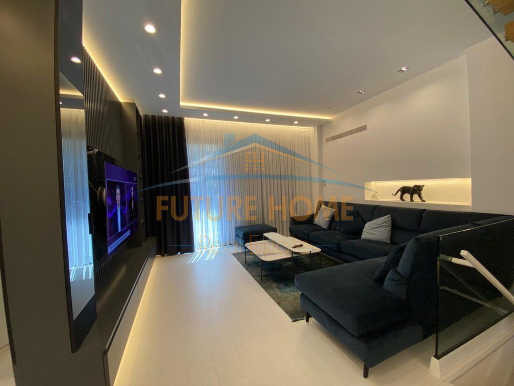 Shitet, Triplex 3+2+4 Poste Parkimi, Grey Stone 2 Residence , Liqeni i Thatë