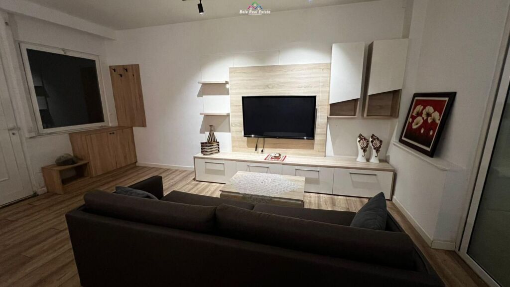 Apartament Me Qera 1+1 Tek Rruga e Barrikadave ( ID B2101333) Tirane