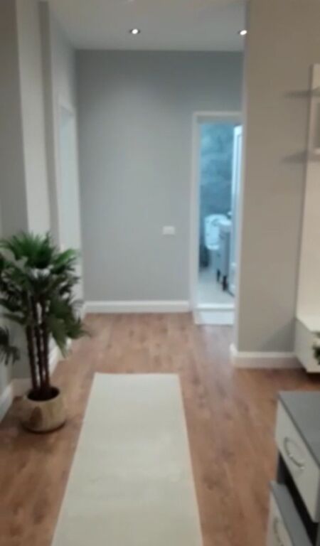 Jepet me qera apartament  2+1   (21 Dhjetori)