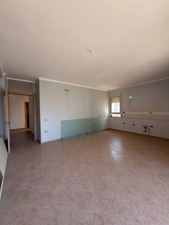 Shitet apartament 2+1 liqeni i thate