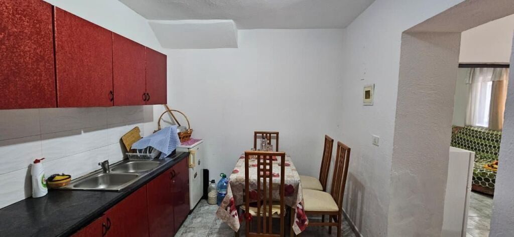 Apartament 1+1 per qera Komuna e Parisit !
