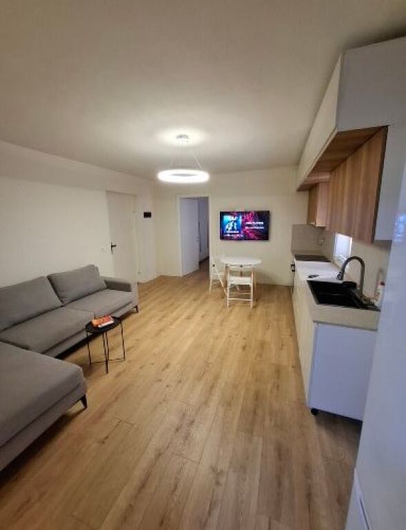 🏢Pak minuta larg Selvise, jepet me qera apartament 2+1,i mobiluar. 60,000Leke