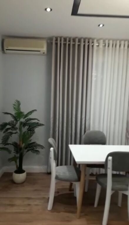 Jepet me qera apartament  2+1   (21 Dhjetori)