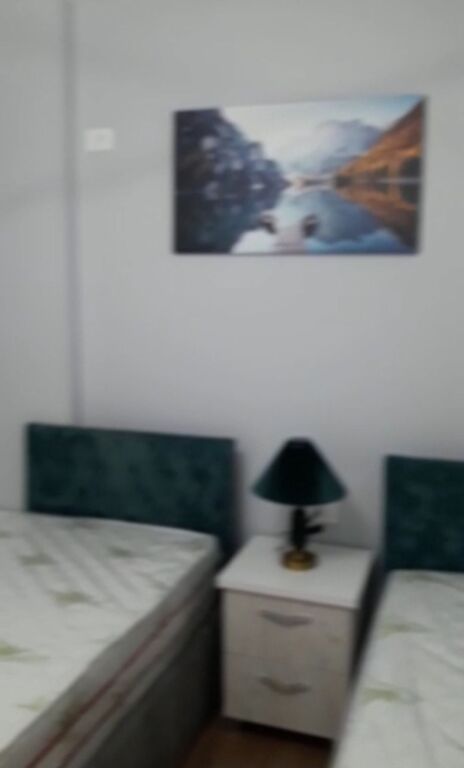 Jepet me qera apartament  2+1   (21 Dhjetori)