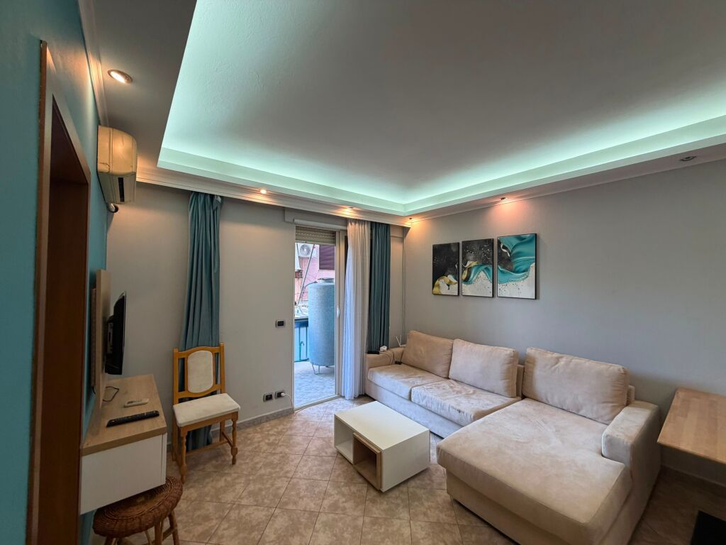 Shitet, Apartament 1+1, Në Shkëmbin e Kavajës – Mbrapa Hotel Besani.