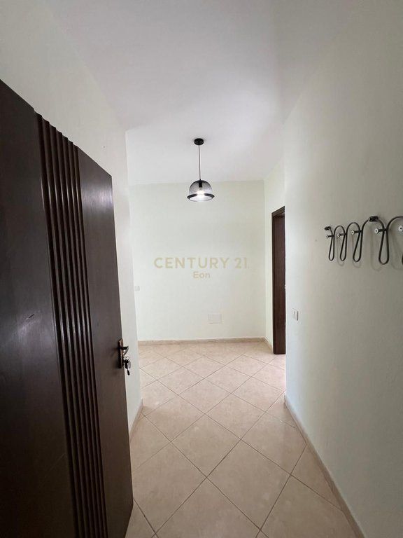 Apartament 1+1+3 ballkone Për Shitje në Golem, Durrës!!