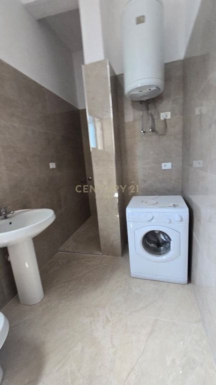 SHITET APARTAMENT 1+1 NE QENDER TE DURRESIT!!!!