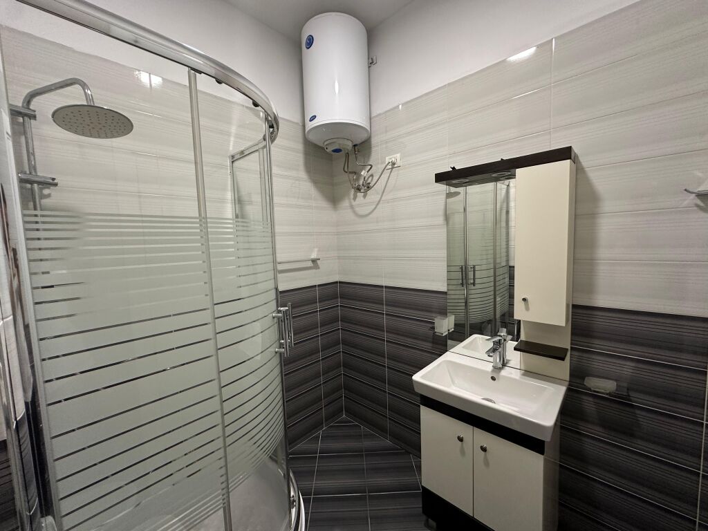 Jepet me Qira Apartament 2+1+2 - Komuna e Parisit