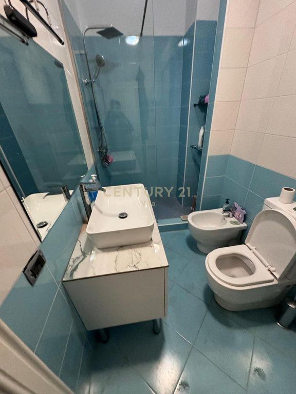 VENDESI APPARTAMENTO 2+1+2+VERANDA+GARAGE, DURRËS!!