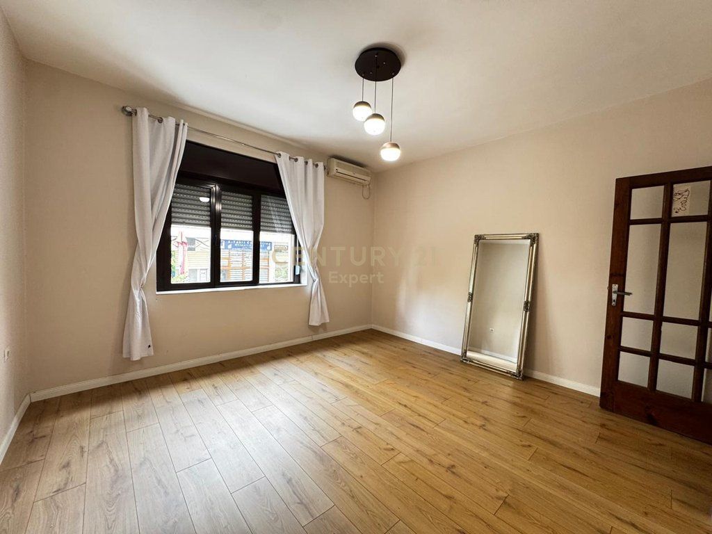SHESIM APARTAMENT NE MYSLYM SHYR 182M2 KATI I PARE/MUNDESI BIZNESI !