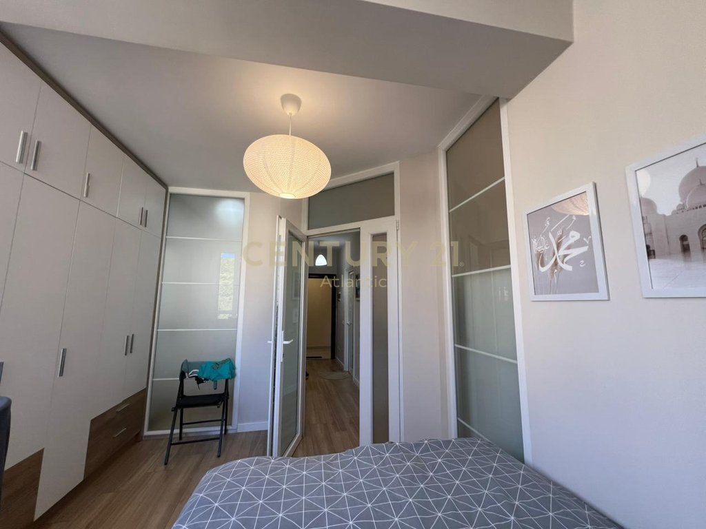 SHITET APARTAMENT ME PAMJE DETI VIJE E PARE ME DETIN TEK SHKEMBI I KAVAJES NE DURRES