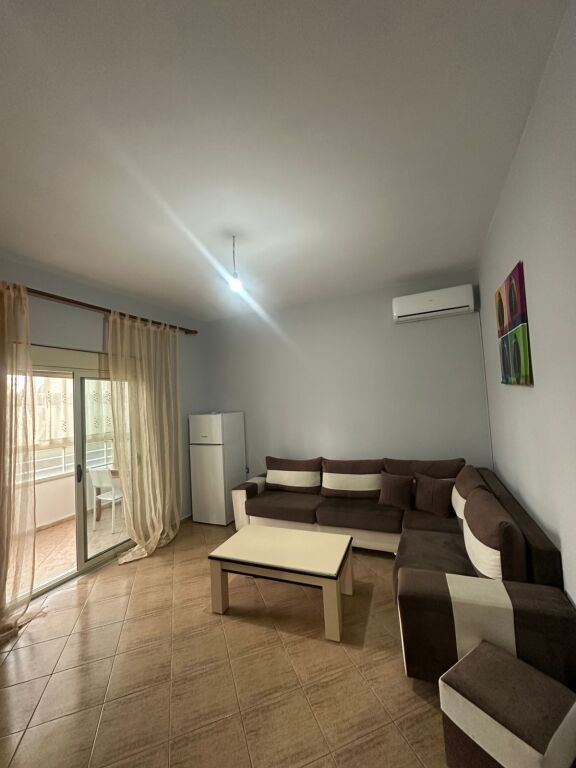 Affitto | Apartament 1 + 1 | Yzberisht | 300 €/mese
