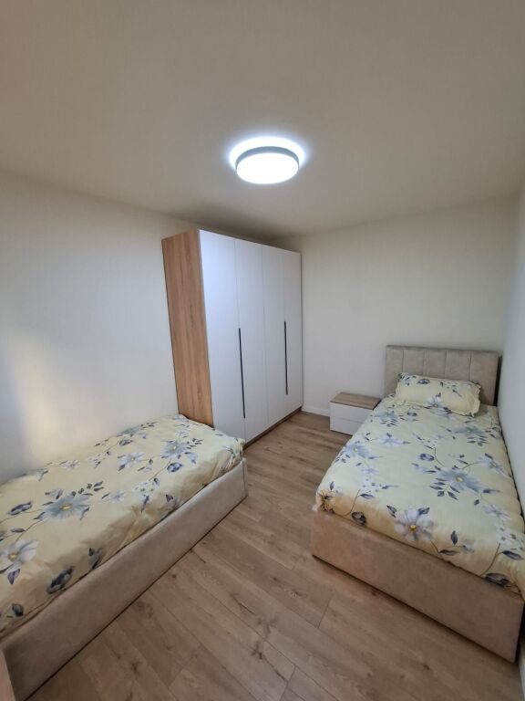 🏢Pak minuta larg Selvise, jepet me qera apartament 2+1,i mobiluar. 60,000Leke