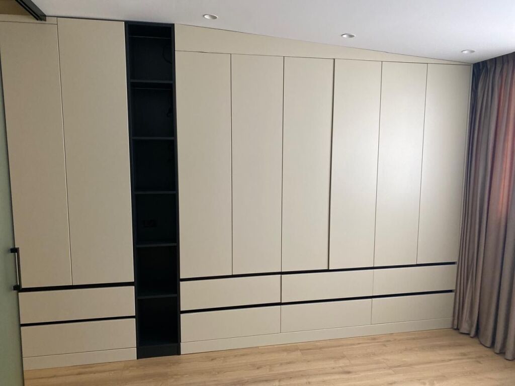 1+1, astir near bar oslo by the road, 120 million leke