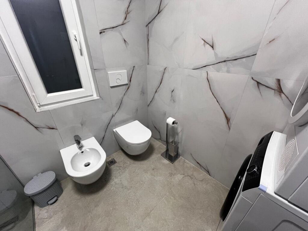 Apartament 1+1 me qira – pranë Shkollës së Baletit !