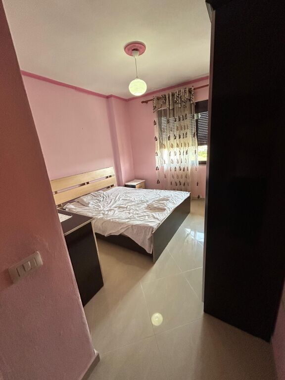Tirane, jepet me qera apartament 2+1+2 Kati 8, 450 € astir