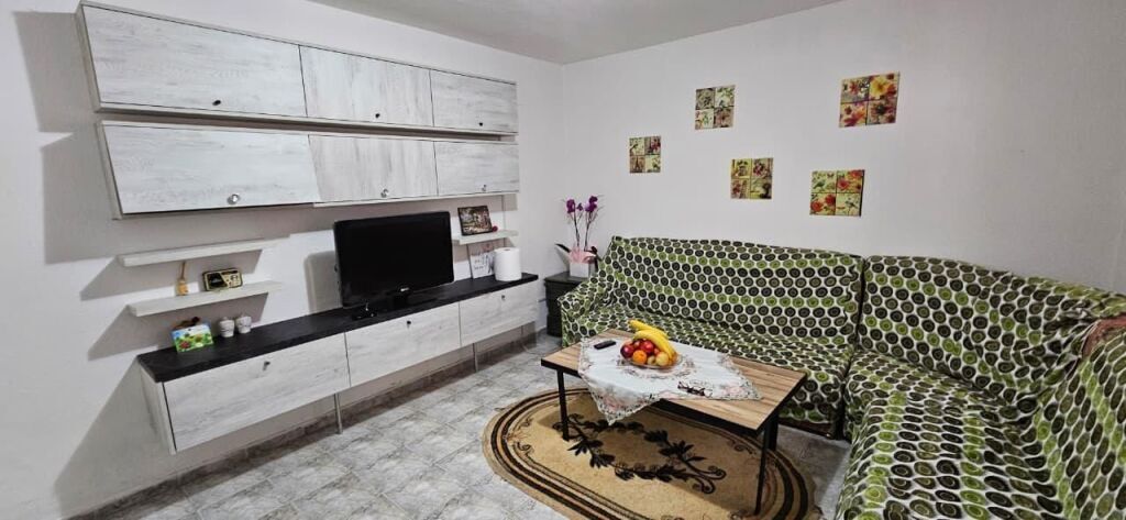 Apartament 1+1 per qira te Komuna e Parisit