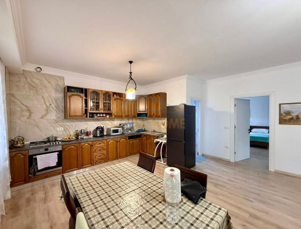 Shitet, Apartament 2+1+2, Liqeni