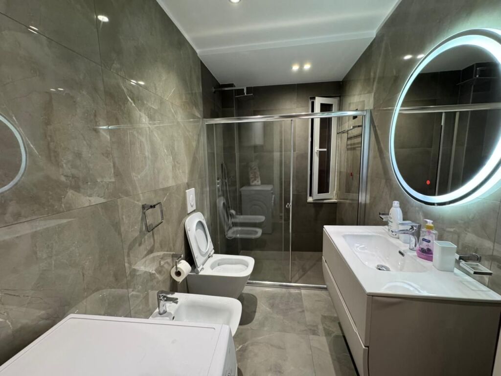Shitet Apartament 2+1 , Mine Peza