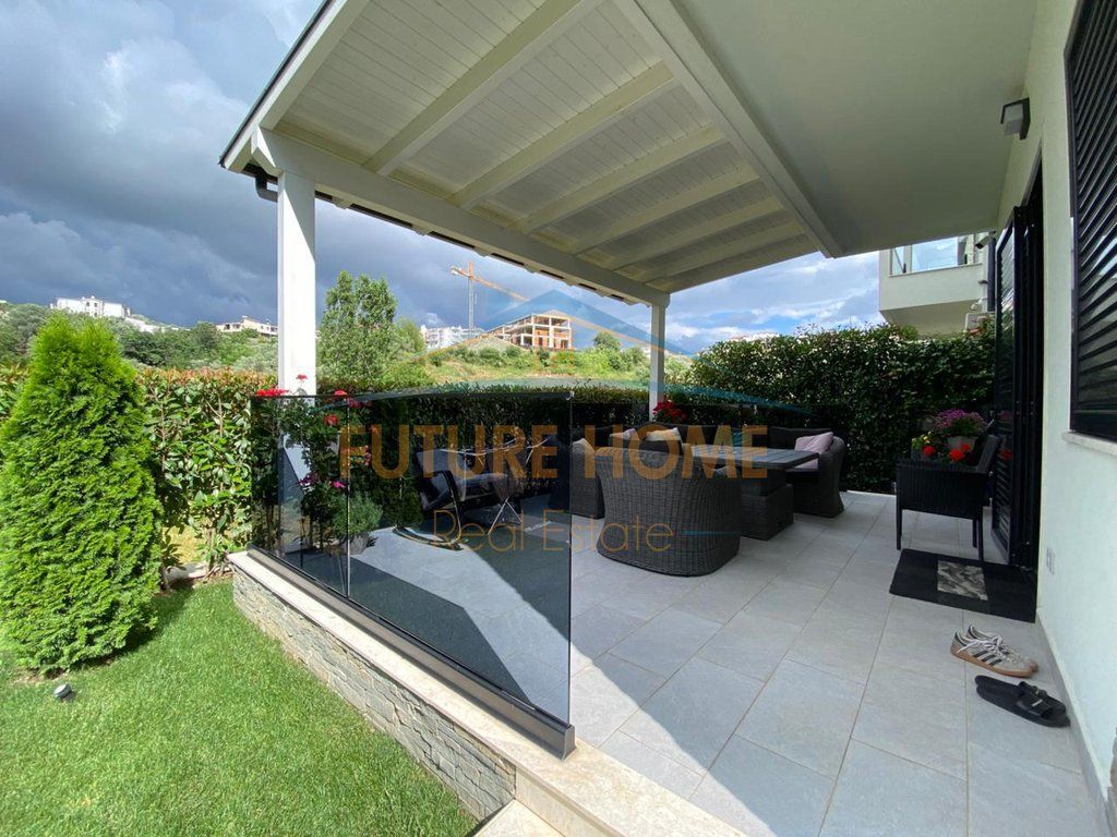 Shitet, Triplex 3+2+4 Poste Parkimi, Grey Stone 2 Residence , Liqeni i Thatë