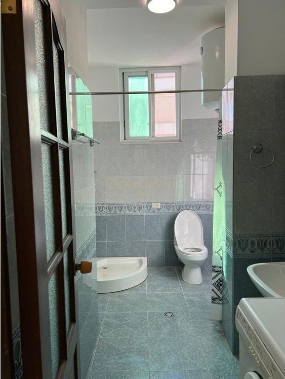 Apartament 1+1+3 ballkone Për Shitje në Golem, Durrës!!