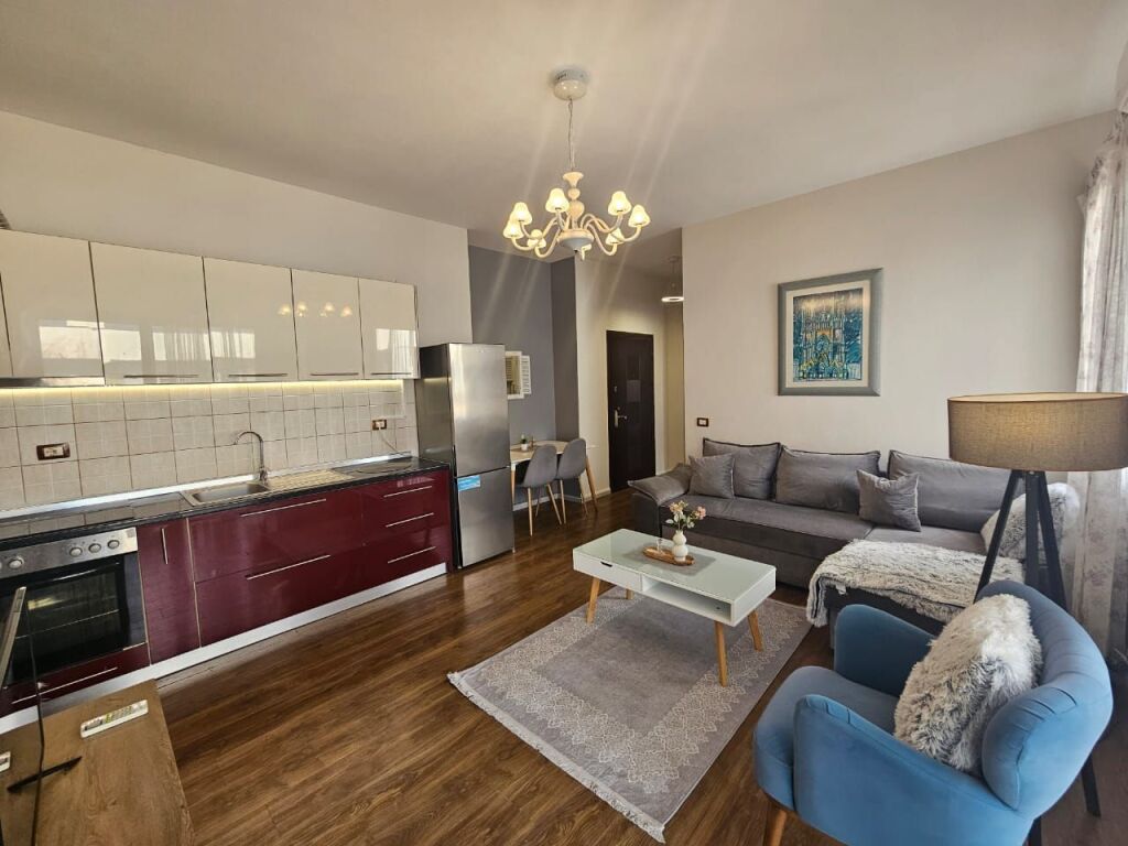 Apartament 1+1 per qira tek Pazari i Ri!